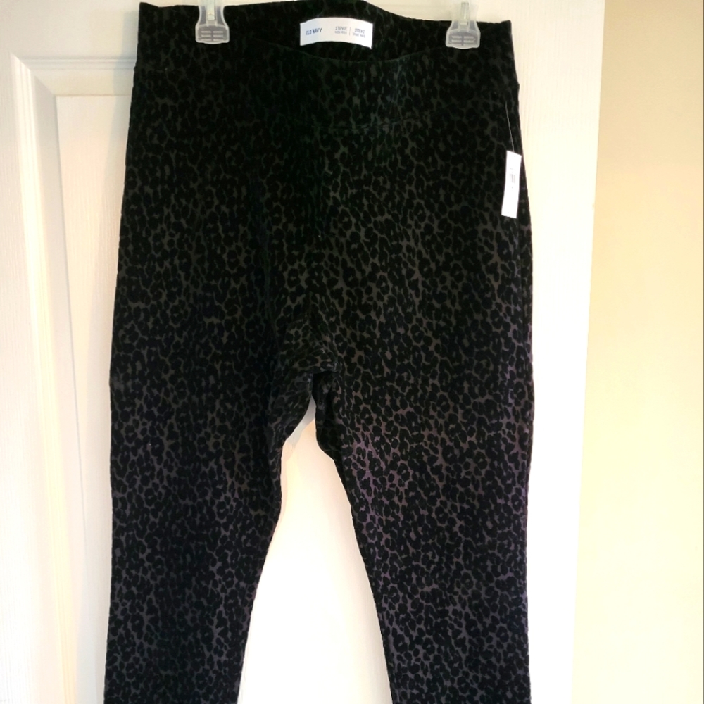 Old Navy stevie XL pull on velvet leopard pant.